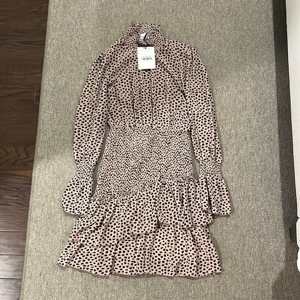 Long sleeved short dress